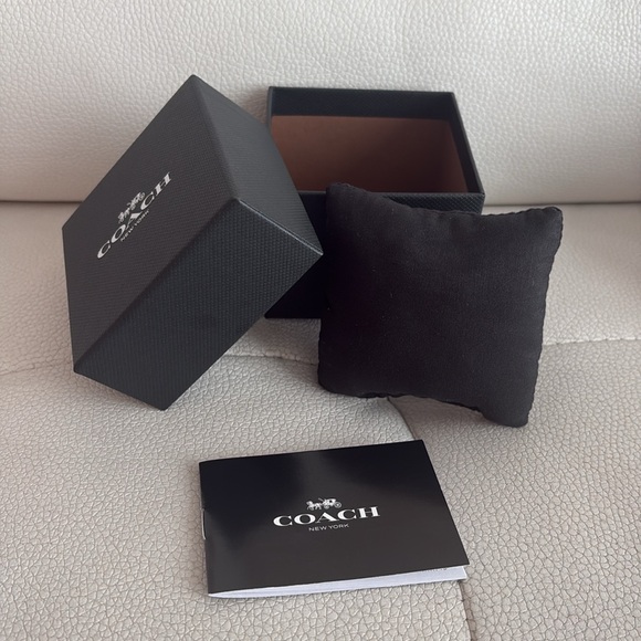 Brand New Coach Elliott Elegant & Sophisticated Watch. Full inclusion - Picture 3 of 8